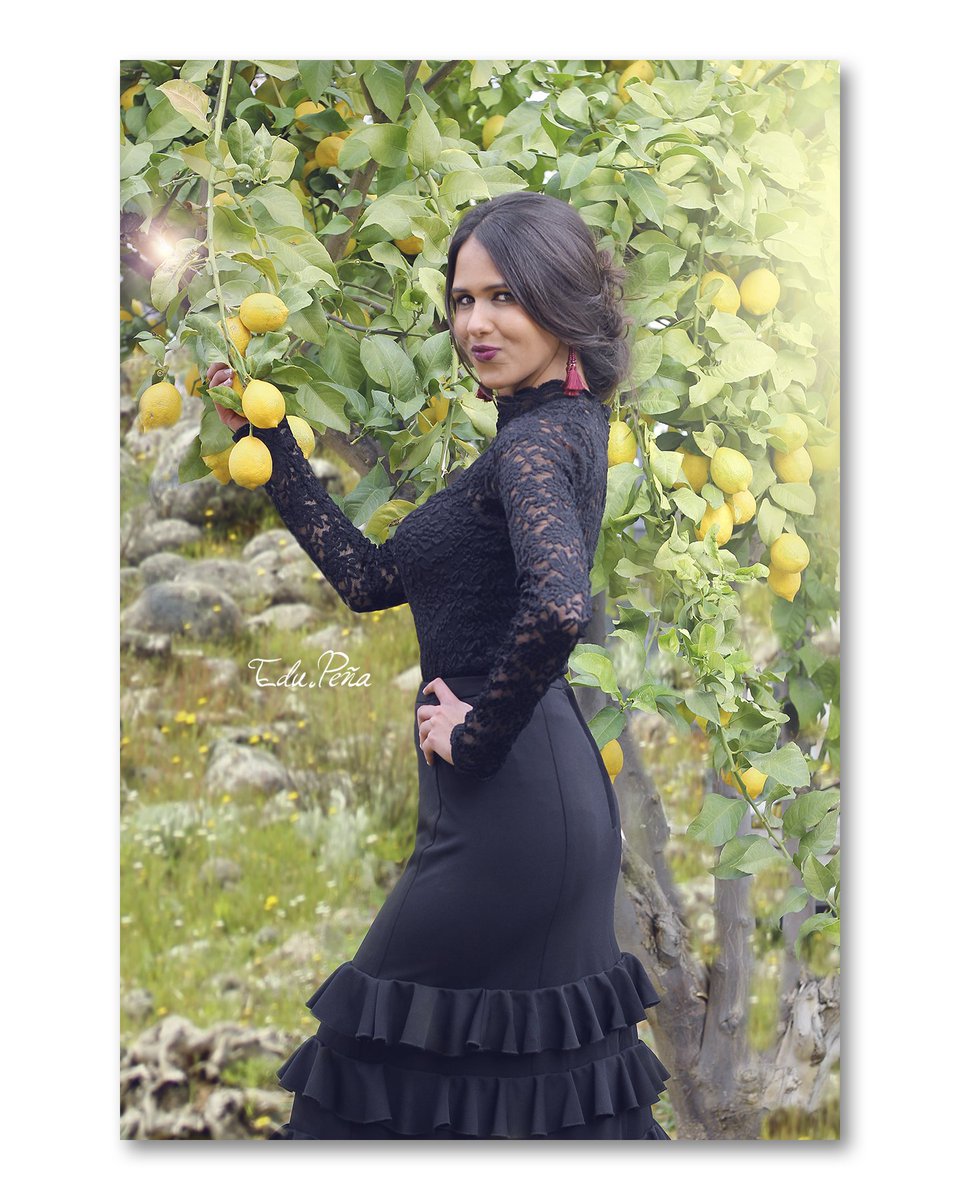 edupenafoto's tweet photo. Susana García / Book flamenco
#flamenca #vestidoflamenco #trajedegitana #belleza #andaluza #Ecija #Sevilla #Andalucia #España #Spain #horsephotographer #modaflamenca #volantes #lunares #lunaresyvolantes #volantesylunares @viveandalucia @FotosAndalucia @spain @españa https://t.co/6ZfqjjZxuZ