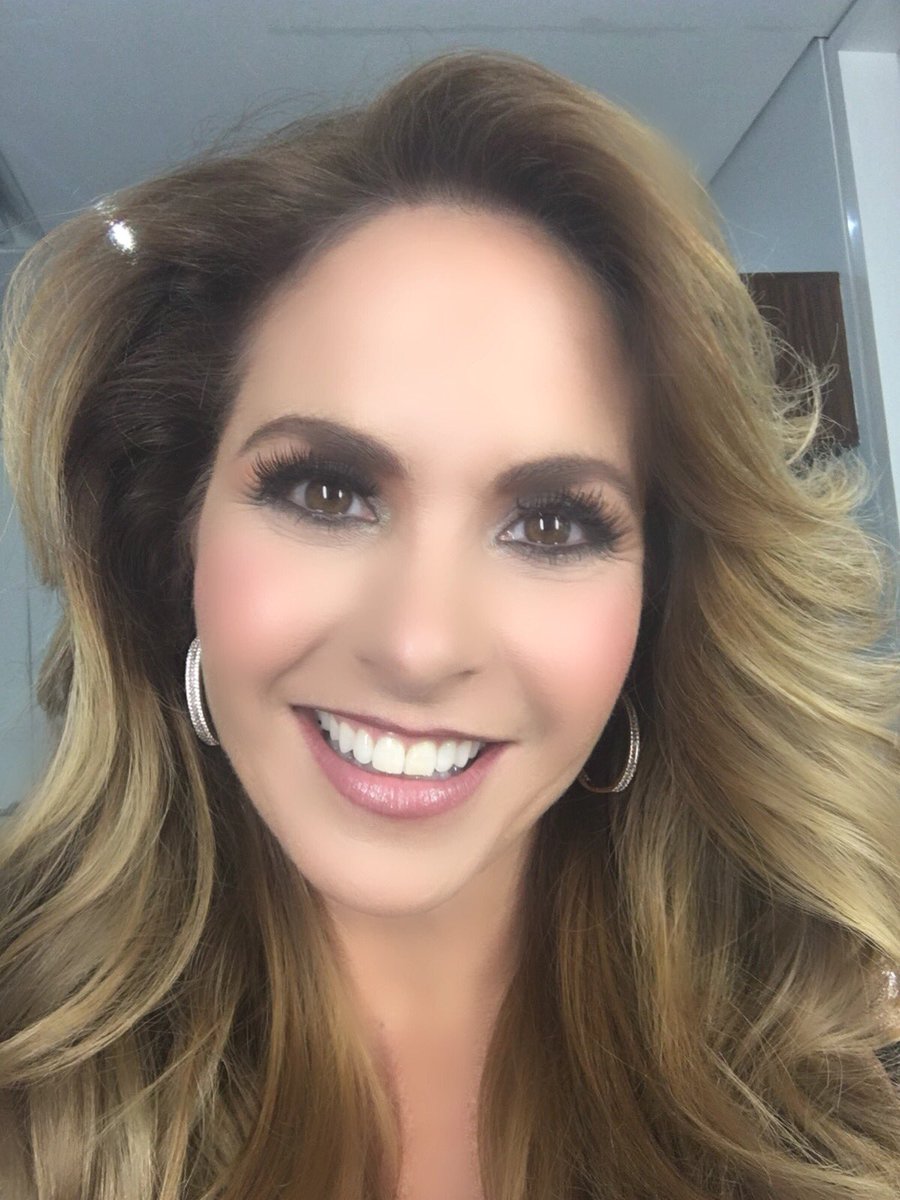 LuceroMexico's tweet photo. Con una gran sonrisa y con todo mi corazón, quiero agradecer a todos los maravillosos fans que estuvieron hoy conmigo en la grabación del DVD de #MasEnamoradaConBanda ! Gracias también a todos los medios por estar conmigo apoyando! 😘🎉 https://t.co/Q2ckvk21y3