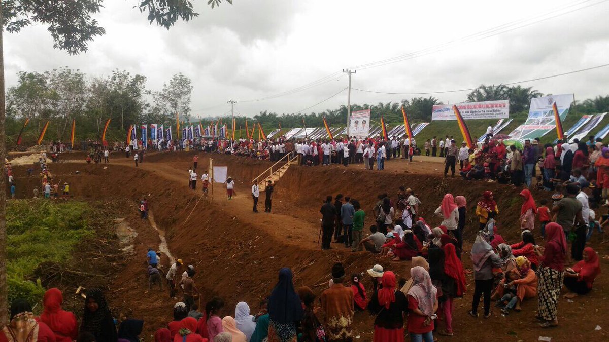 #ManfaatDanaDesa Embung merupakan aset desa utk meningkatkan perekonomian desa
#TPPIBengkulu TAPM Kab
#TPPIMukomuko 
<a href="/jokowi/">Joko Widodo</a>
<a href="/EkoSandjojo/">Eko P. Sandjojo</a> 
<a href="/anwsanusi/">Anwar Sanusi</a>
<a href="/taufikmadjid71/">IG : taufik.madjid</a>
@fachrilabalado
<a href="/dpmd_bengkulu/">Dinas PMD Bengkulu</a>
<a href="/tppi_p3mdbkl/">tppi P3MD BENGKULU</a>