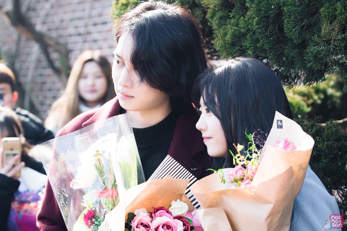 nakhasan22's tweet photo. 소혜졸업 축하해주러 와주신 우주최강 희철형님
현실남매? 자매? 캐미+_+

180207 소혜 졸업식 #김희철 #슈퍼주니어 #김소혜 #소혜 #sohye #아이오아이 #IOI https://t.co/Csy87LEpQS