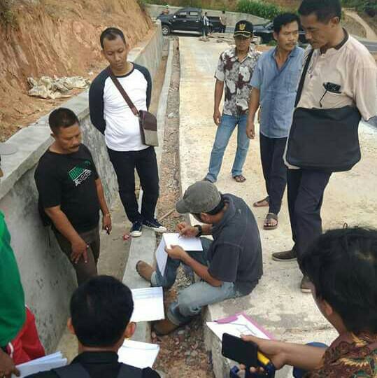 #PadatKaryaTunai dapat dilakukan secara swakelola yg nantinya dapat mningkatkan perekonomian masyarakat. #ManfaatDanaDesa #TPPIBengkulu  #TPPImukomuko <a href="/jokowi/">Joko Widodo</a>  <a href="/EkoSandjojo/">Eko P. Sandjojo</a>  <a href="/FahriLabado/">FachriLabado  </a>  <a href="/tppi_p3mdbkl/">tppi P3MD BENGKULU</a>  <a href="/KPW2_BKL/">tppi P3MD BENGKULU</a>  <a href="/KemenDesa/">Fast Track Travel</a> <a href="/dpmd_bengkulu/">Dinas PMD Bengkulu</a>