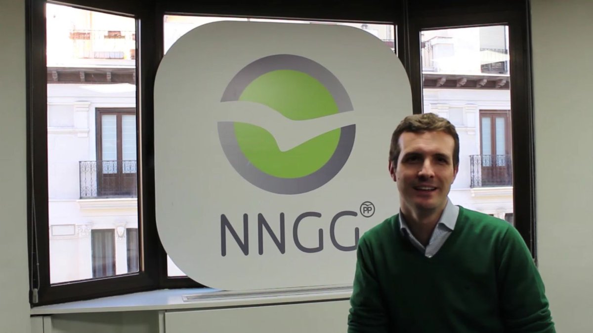 😀Durante la celebración de la V Gala Generaciones organizada por <a href="/NNGGTomelloso/">NNGG de Tomelloso</a>, <a href="/pablocasado_/">Pablo Casado Blanco</a> recibe la Afiliación de Oro en Nuevas Generaciones en #Tomelloso 👏👏👏
goo.gl/GTyXnJ