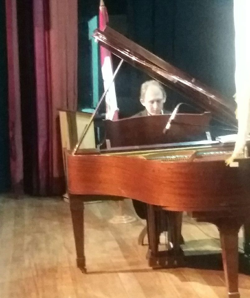 EmecsaAqp's tweet photo. 👉#Emecsa 👍#Tradicion 👍#Cultura 👍#Arte 
👍@EmecsaAqp Calidad instrumental con Emmanuel Sikora en el inicio de actividades del Teatro Municipal martes 6 de febrero https://t.co/VamIJ38nQZ