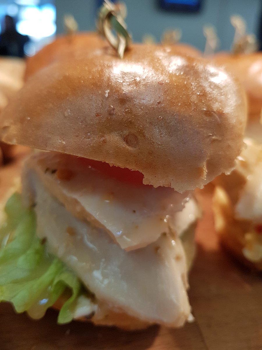 CASFchartwells's tweet photo. Today being served in kitchen 2,  fresh piri piri fillet of chicken in a brioche bun delicious #getthembeforetheirgone https://t.co/z05YEyCuVg