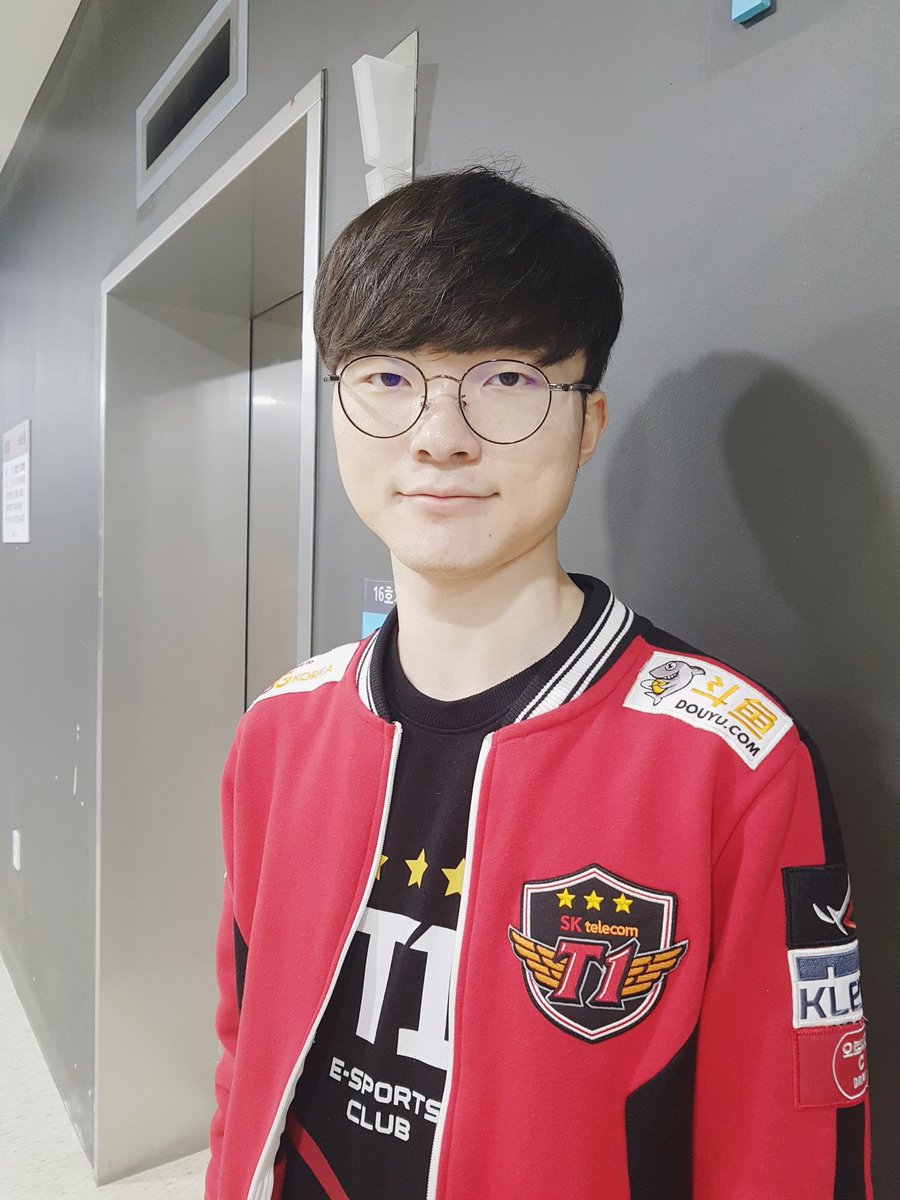 T1LoL's tweet photo. Thank you for your cheering #SKTWIN https://t.co/dxj8V4XUmA