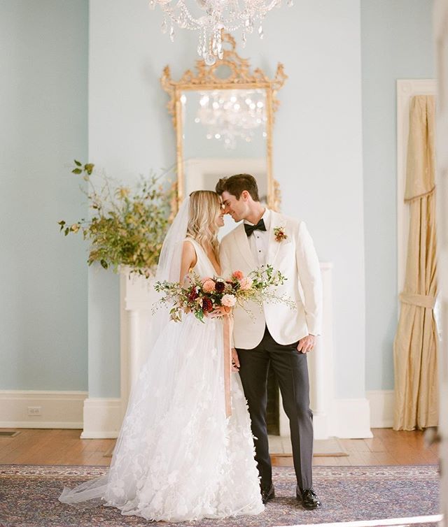 thepinkbride's tweet photo. Brb, swooning over this gorgeous couple at @ravenswoodmansion! ❤️ .
.
.
.
.
#thepinkbride #pinkbride #pinkpro #wedding #weddingday #bride #groom #brideandgroom #nashville #tennessee #nashvilletn #tennesseebride #southernbride #bridal #weddinginspo #w… https://t.co/JOXLDZz5M5 https://t.co/LZcpnp5GZ7