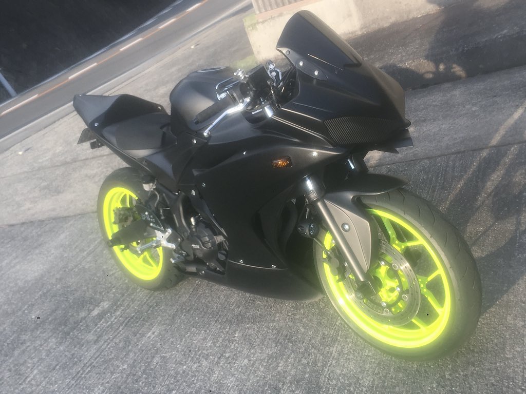bellwoo48079396's tweet photo. 初めてフルカウル系やってみた第1号💡こんどR6でやる〜(*´ω`*)✨
#yamaha
#yzfr25 
#r25 
#フルカウル
#海外スタイル
#streetcustom
#ウイングレット
#車種不明仕様
#bellwood https://t.co/817qv2CfLd