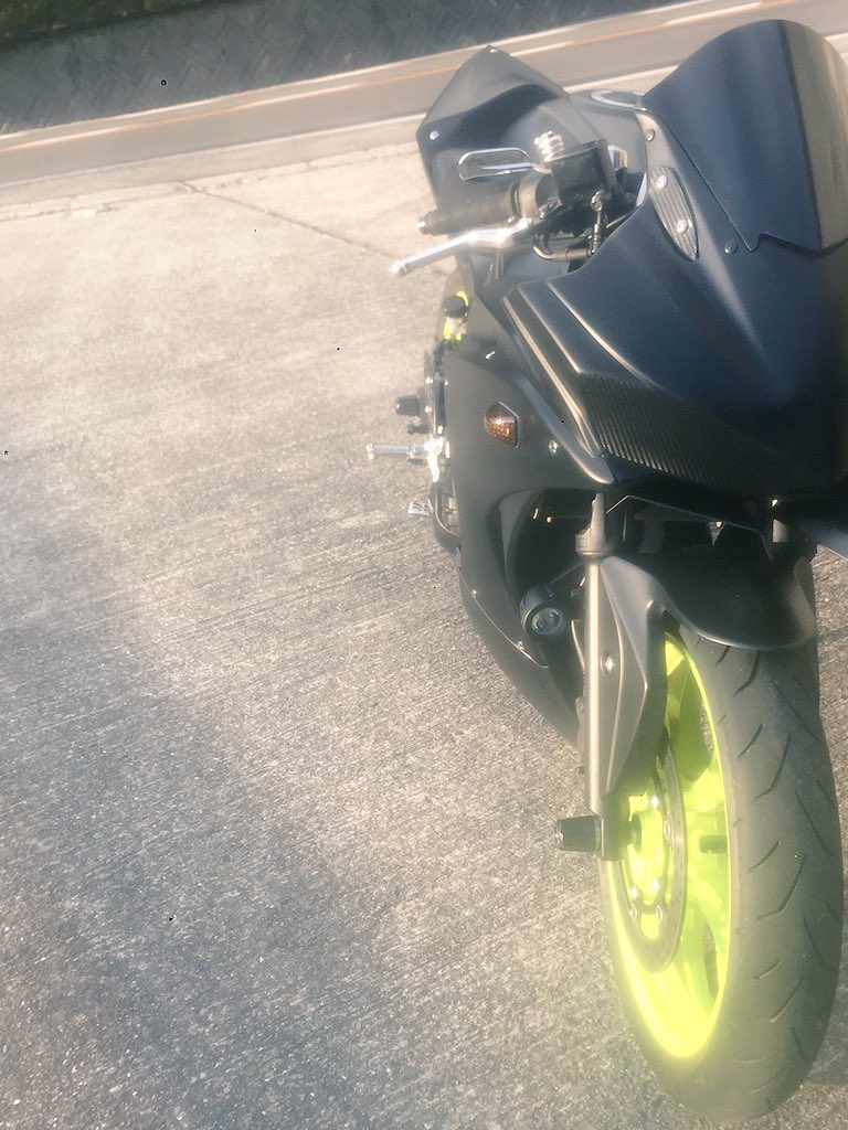 bellwoo48079396's tweet photo. 初めてフルカウル系やってみた第1号💡こんどR6でやる〜(*´ω`*)✨
#yamaha
#yzfr25 
#r25 
#フルカウル
#海外スタイル
#streetcustom
#ウイングレット
#車種不明仕様
#bellwood https://t.co/817qv2CfLd
