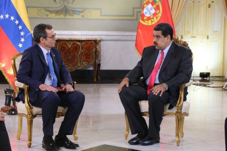 EmbaVenezChipre's tweet photo. Ως μέρος της ανοικοδόμισης και της ενίσχυσης ενός πολυκεντρικού και πλουραλιστικού κόσμου, ο πρόεδρος @NicolasMaduro έλαβε Διαπιστευτήρια από τους διορισμένους πρέσβεις της Βολιβίας, της Νιγηρίας, της Πορτογαλλίας, του Ηνωμένου Βασιλείου, της Ευρωπαϊκής Ένωσης και του Σουδάν. https://t.co/t28uAGNNJx