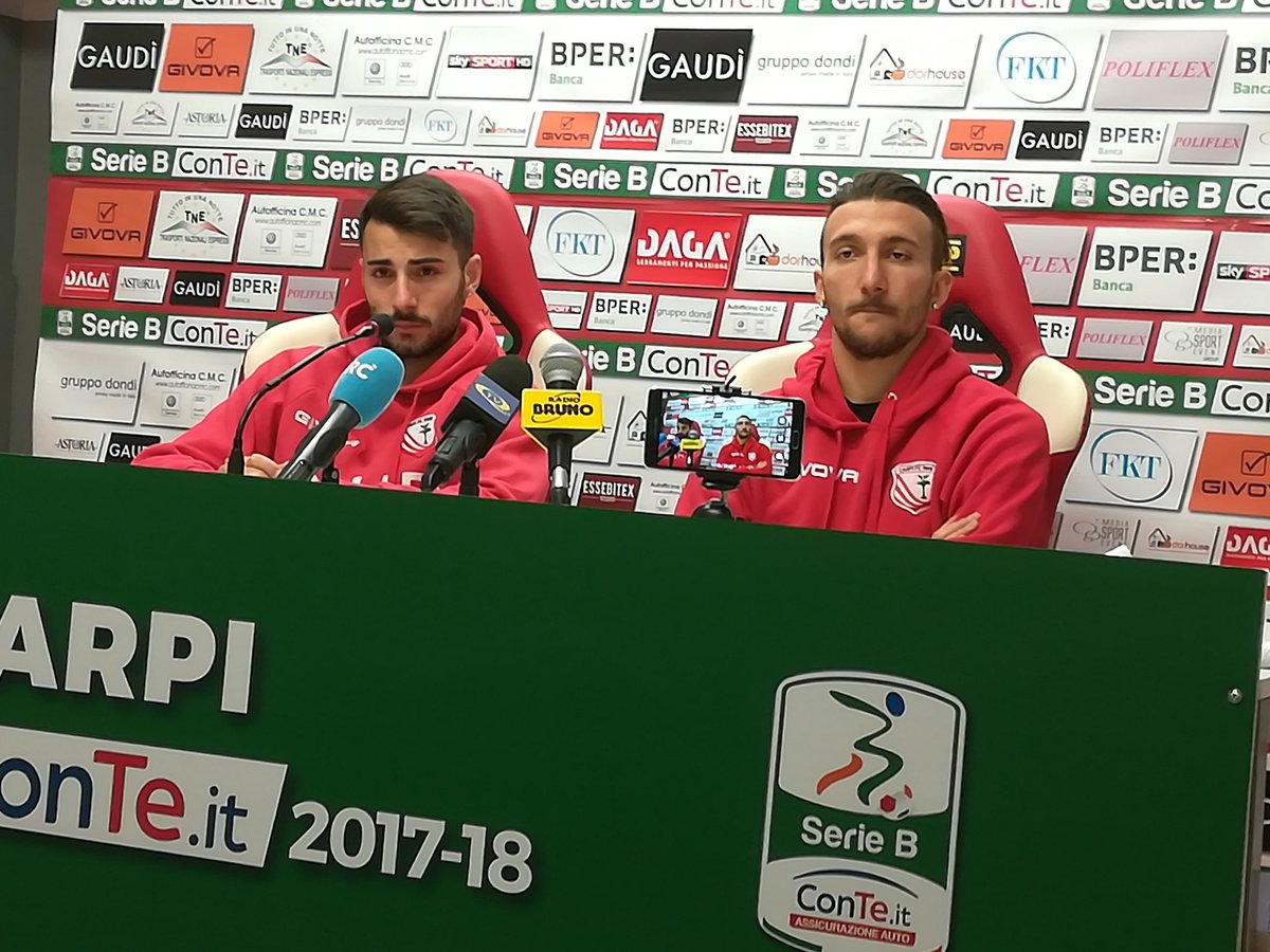 SimoGiovanelli's tweet photo. Luca #Garritano e Gianluca #DiChiara si sono presentati al @carpifc1909: le immagini della conferenza
#SerieB https://t.co/6aGJW5fUDF