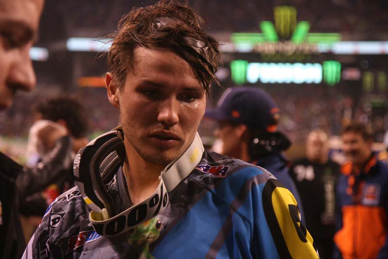 supercrossking's tweet photo. @Hampshire21 @GEICOmotorcycle @FCHonda #geico #motorcycles #honda #factoryConnection @AMSOILINC #RJ #rjHampshire #supercross #2015 #Indianapolis #Indiana @VisitIndy #indy @ride100percent @RideDunlop @DunlopMoto #dunlop #dunlopTire #dunlopTires #100% https://t.co/CXRUJfbS82