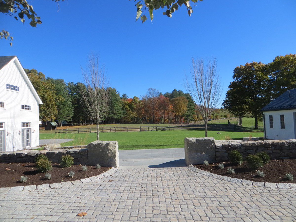 OLDENEGRANITE's tweet image. David and Pam Durrant from Durrant Design used a variety of reclaimed granite products from Olde New England Granite to create this landscape masterpiece. #wallcap #granitesteps #cobblestone #granitebench #slopecurb #reclaimedgranite  #landscapedesign #oldenewenglandgranite