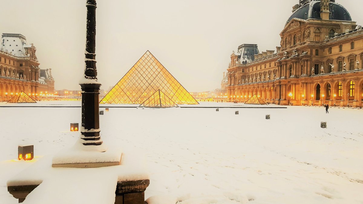 #Paris &amp; <a href="/MuseeLouvre/">Musée du Louvre</a> under the snow...
For the greatest pleasure of our visitors ❄️☃️
#ParisSousLaNeige