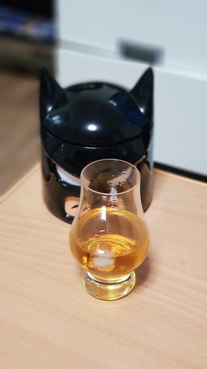 CDL0R's tweet photo. I think Batman and @drinkinpretty can agree whiskyis good before you go to bed is a good thing. https://t.co/LhhKFiWzIG