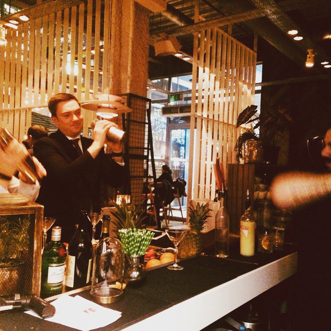 TheParlourBar's tweet photo. Hey guys! Don't forget about our #gin &amp; #negroni #masterclasses at The Parlour Bar only £15 per head!!!
To book contact us at info@theparlourbar.co.uk https://t.co/0BPL8BGkSc