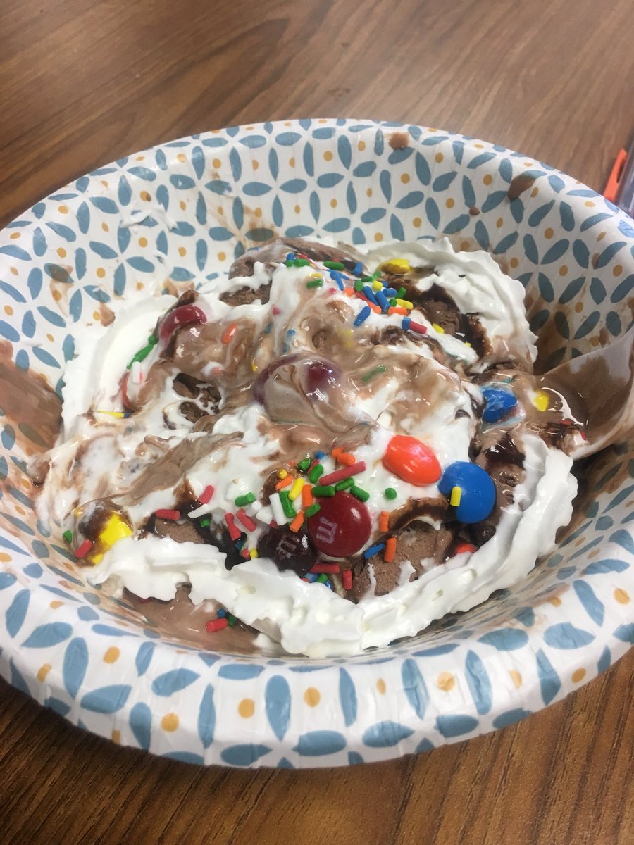 Nalin_Ngo_Pls's tweet photo. Ey get yo self a Rainbow Delight for $1.25!! Rt/like/quote this tweet! @CoachZKliewer #SundaeChallenge https://t.co/YfdBElKY8w