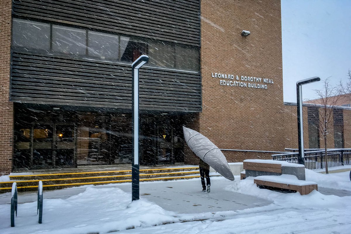 DMennill's tweet photo. Do we offer a good education @UWindsor? Yes: a good CANADIAN education! #SeenOnMyWalkToWork #CanadaInWinter https://t.co/ne65GkqfV0
