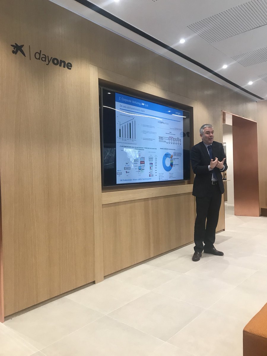 martinafont's tweet image. Comenta Alex Pardo de Sorigué que el ecosistema tecnológico de bcn cuenta con 15.000 profesionals y mueve 1 bilión de € 😱 y creciendo. Dato muy interesante a tener en cuenta !! #bcntech #dayone