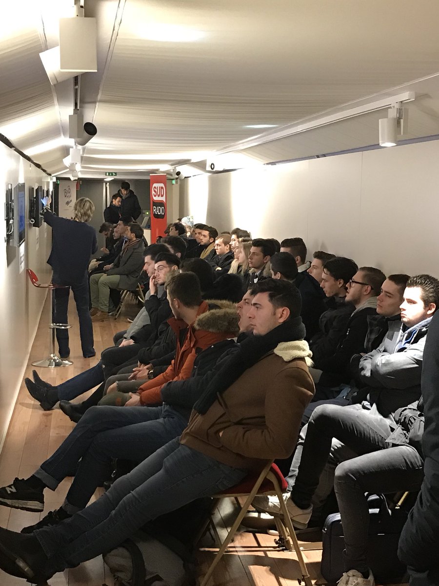 stooomy's tweet photo. Salle comble et coaching préparation mentale pour des BTS cc @BtoBmyjob @digiSchool_fr à la Gare Perrache Lyon #cgi #intergros la filière au 90000 emplois cette année ! https://t.co/k4c68AT1CQ