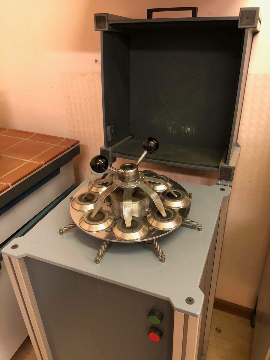 Emitech_IT's tweet image. Soil grinding mill for the determination of organic matter - complete renovation.