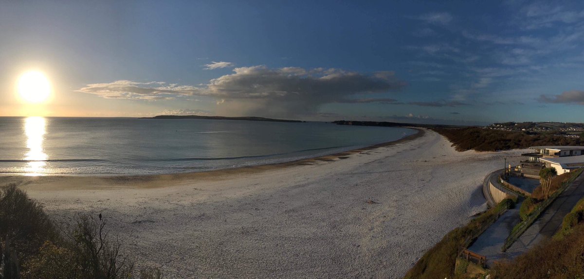 Tenby south beach @ruthwignall <a href="/RadioPembs/">Radio Pembrokeshire</a> <a href="/tenbyobserver/">Tenby Observer</a> <a href="/visitwales/">Visit Wales 🏴󠁧󠁢󠁷󠁬󠁳󠁿</a> <a href="/DerekTheWeather/">Derek Brockway - weatherman</a>