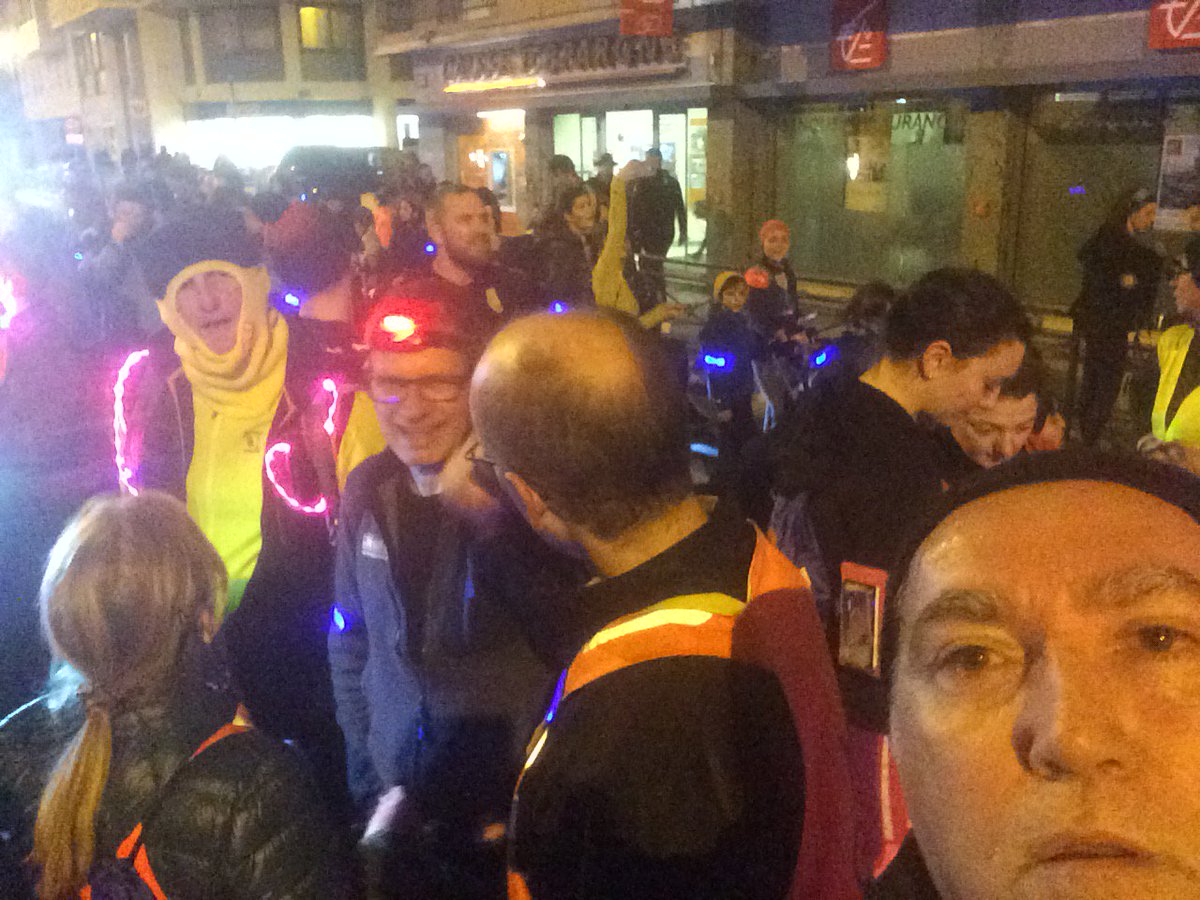 Chastagner157's tweet photo. #50ansJo68 #Grenoble des événements populaires avec la course lumineuse départ du Village Olympique passage à la MC2 ->Malherbe centre de presse #JO68->arrivé à l'Anneaux de vitesse/près de 1000 participants et des élus engagés @GrenobleRCGE @VilledeGrenoble  @LeDL_Grenoble https://t.co/TIYKJhltuH