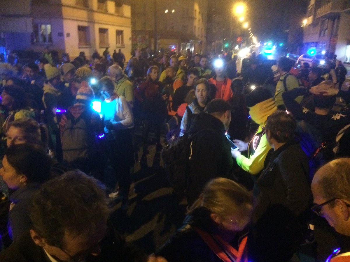 Chastagner157's tweet photo. #50ansJo68 #Grenoble des événements populaires avec la course lumineuse départ du Village Olympique passage à la MC2 ->Malherbe centre de presse #JO68->arrivé à l'Anneaux de vitesse/près de 1000 participants et des élus engagés @GrenobleRCGE @VilledeGrenoble  @LeDL_Grenoble https://t.co/cdvj1iyeZl