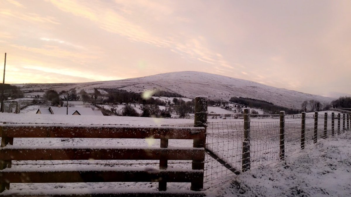 this mornings view 📸🌨 #irishweather #ni #sperrinmountains #snowfall