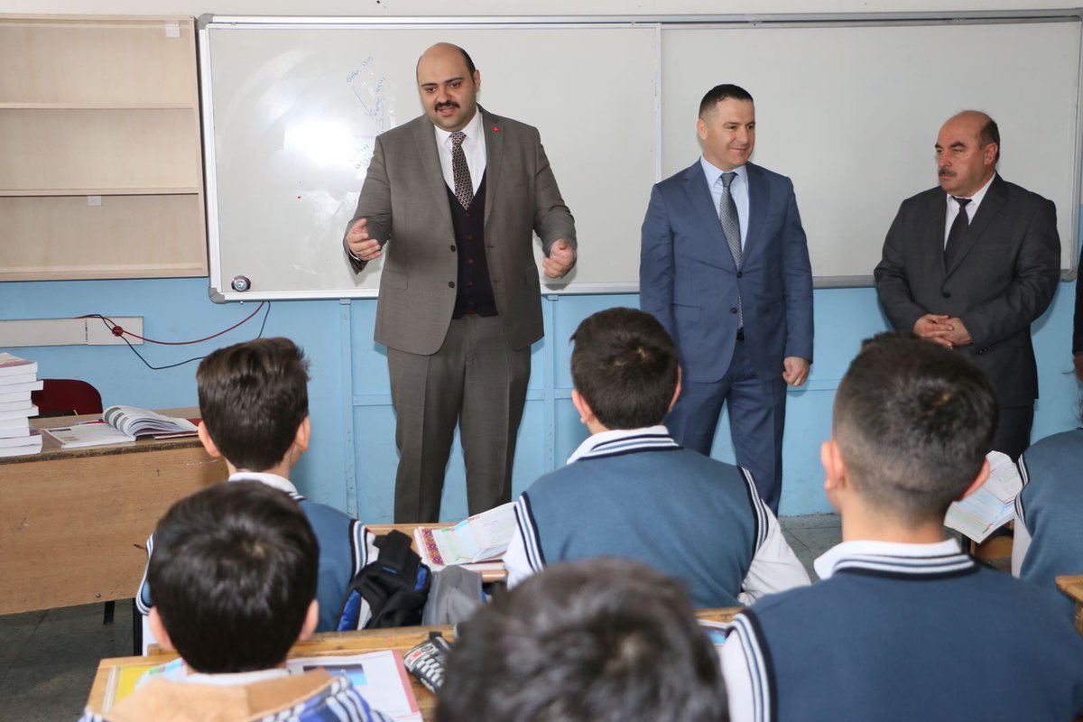 muhammedcevdet's tweet photo. Atatürk Ortaokulu 8. sınıf Öğrencilerimize Liselere Kayıt Sistemi’ne Hazırlık Kitapları Hediye Ettik. İlçemizde Eğitim Kalitesini Yükseltmek Adına Üzerimize Düşen Her Türlü Görevi Yapıyoruz. https://t.co/xbO1Re1pjM
