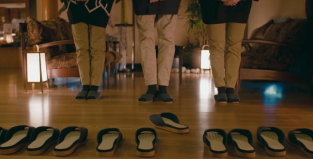 forviagroup_'s tweet photo. Nissan built autonomous footwear that can ‘park’ themselves! 👞 Each slipper is equipped with the @Nissan’s #ProPILOTPark #technology. But is there a reverse beeper? 😂 → Learn more about this #concept https://t.co/RYkh82CMND  via @verge https://t.co/ZlpYlkygjz