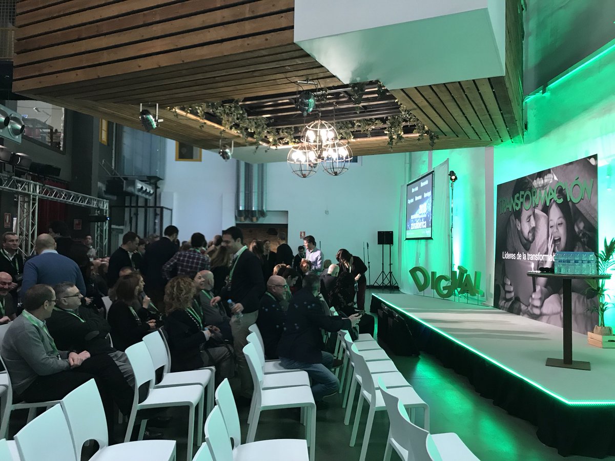 dbintersection's tweet image. ¡Hoy nos encontramos en el evento #ESEZI de @SchneiderElec dónde vamos a utilizar el #storytelling para mapificar de manera visual las ideas y el discurso de los ponentes! #innovisual