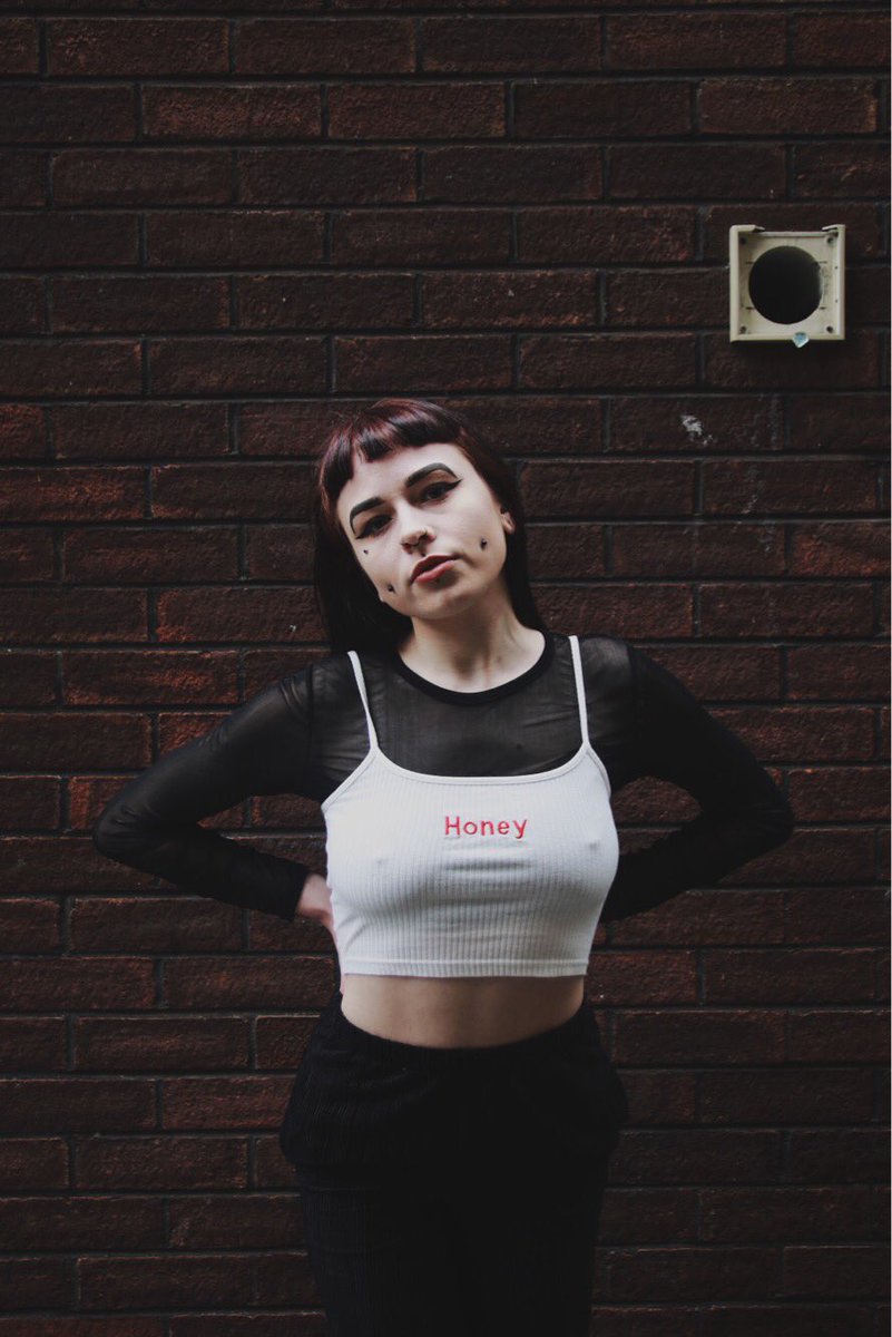 Online_MCM's tweet image. #Midweekmotivaton Meet Amy.

I like to think of myself as a little weird and different, Im into piercings and tattoos and dressing differently, it makes me stand out and I’ve never really been afraid of that. 

LEARN TO BE YOU! 📸 @colligo_