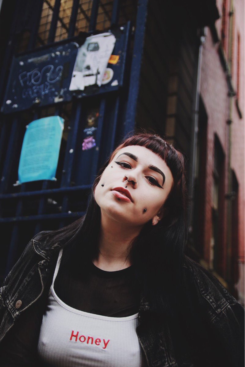 Online_MCM's tweet image. #Midweekmotivaton Meet Amy.

I like to think of myself as a little weird and different, Im into piercings and tattoos and dressing differently, it makes me stand out and I’ve never really been afraid of that. 

LEARN TO BE YOU! 📸 @colligo_