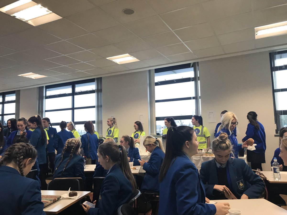 SMD6thForm's tweet photo. Well done to the A-level business class who had their bun sale today ☕️ 🍬  @stmarysderry @mariemccolgan #bunsale https://t.co/LOlo0zg8Rv