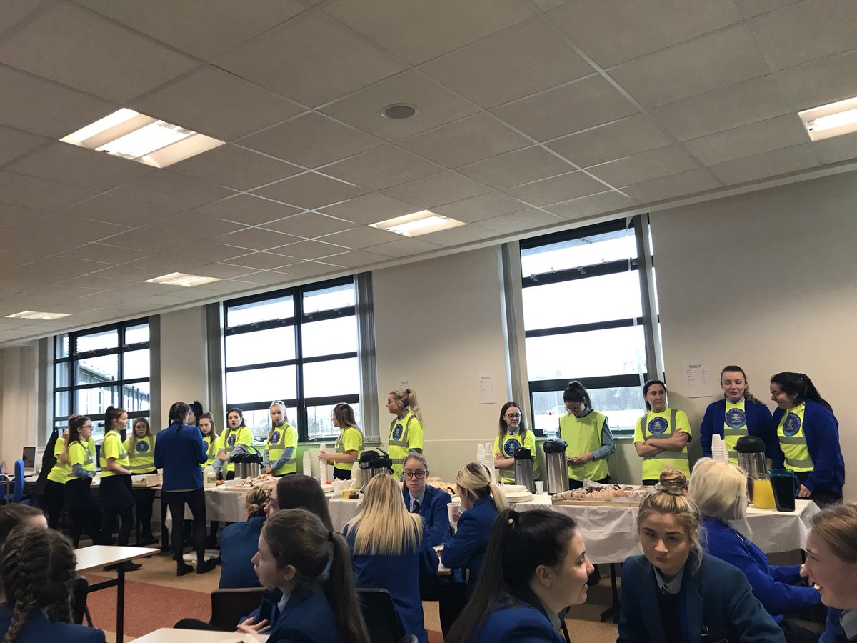 SMD6thForm's tweet photo. Well done to the A-level business class who had their bun sale today ☕️ 🍬  @stmarysderry @mariemccolgan #bunsale https://t.co/LOlo0zg8Rv