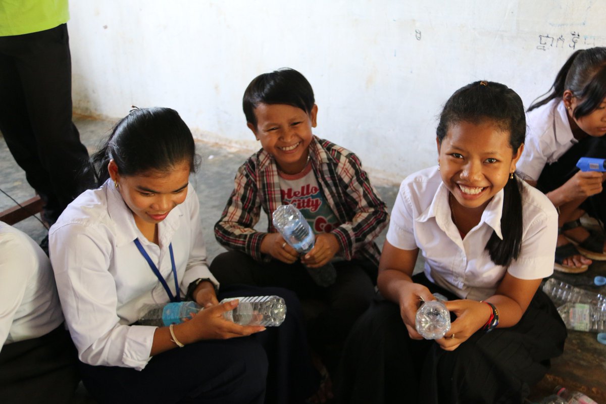 VolunteerCam's tweet photo. Thanks to this #CAC project, 100 percent of plastic bottles thrown away at a primary school were recycled in a revolutionary way!🌿🌏🗑
Check it out! => https://t.co/wxkvuinQOh

#CommunityActionChallenge #NoMoreLitteing #environment #WasteManagement #volunteerism #VolCam https://t.co/q8Ty3gMlD4