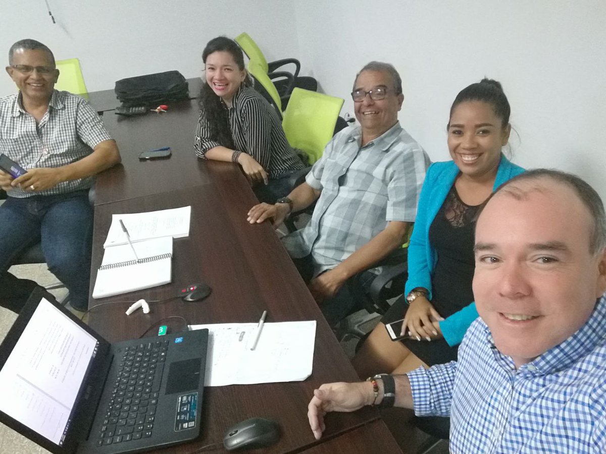 ivappan's tweet photo. Estudiantes del diplomado de Valuación inmobiliaria en su entrega final @USMApanama @carla_m_lopez @SPIApanama https://t.co/Zh40LbGfNv
