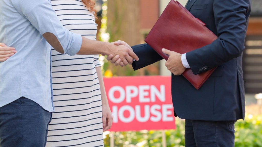 hooklead's tweet photo. The #HomeShortage Is Real. Most #Realtors Need Help Finding #Sellers. What's Your Strategy?
#LeadGeneration #RealEstate #DigitalMarketing https://t.co/k5YDrOVlM0 https://t.co/SN6SO2Bz8v