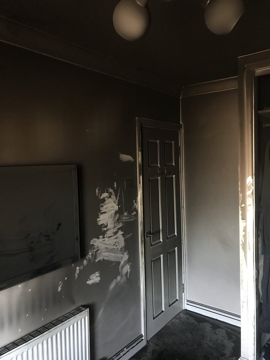 Bristol_Fire's tweet image. 15P1,09P4 and 09P3 have attended a house fire in Whitchurch this morning,2BA and hose reels used. Great advert for keeping doors shut when out of the house,minimal damage outside room of origin #bristol #fire #firesafety
