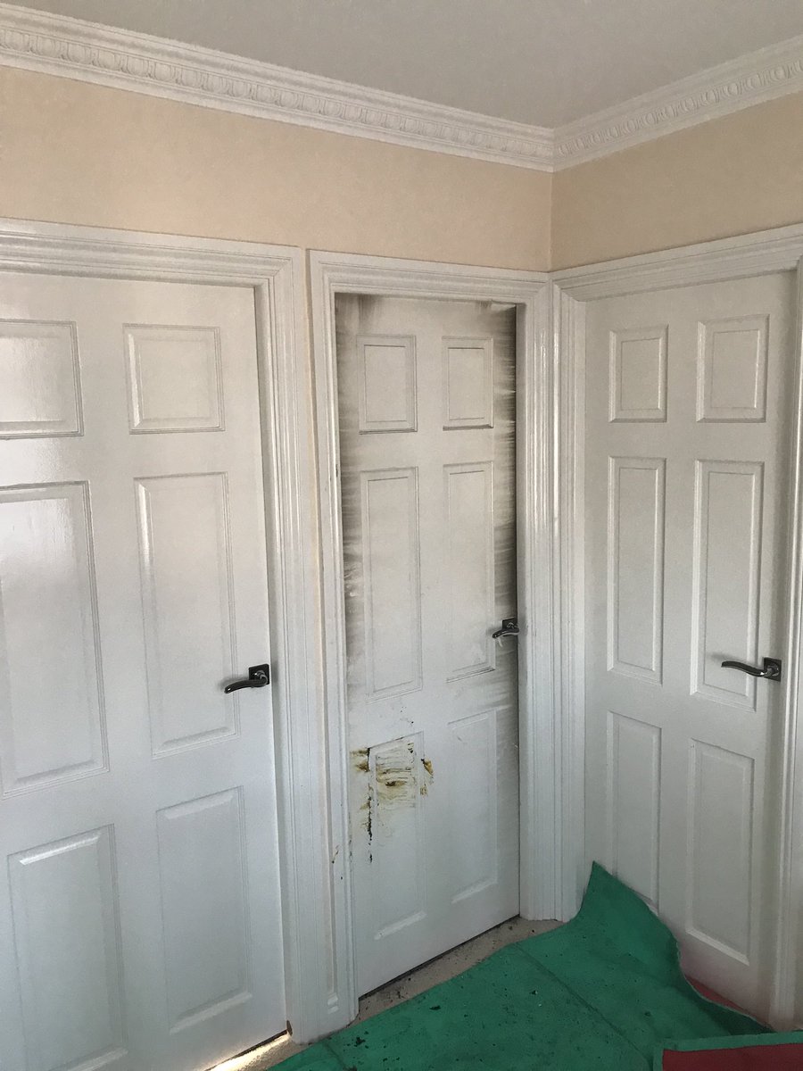 Bristol_Fire's tweet image. 15P1,09P4 and 09P3 have attended a house fire in Whitchurch this morning,2BA and hose reels used. Great advert for keeping doors shut when out of the house,minimal damage outside room of origin #bristol #fire #firesafety