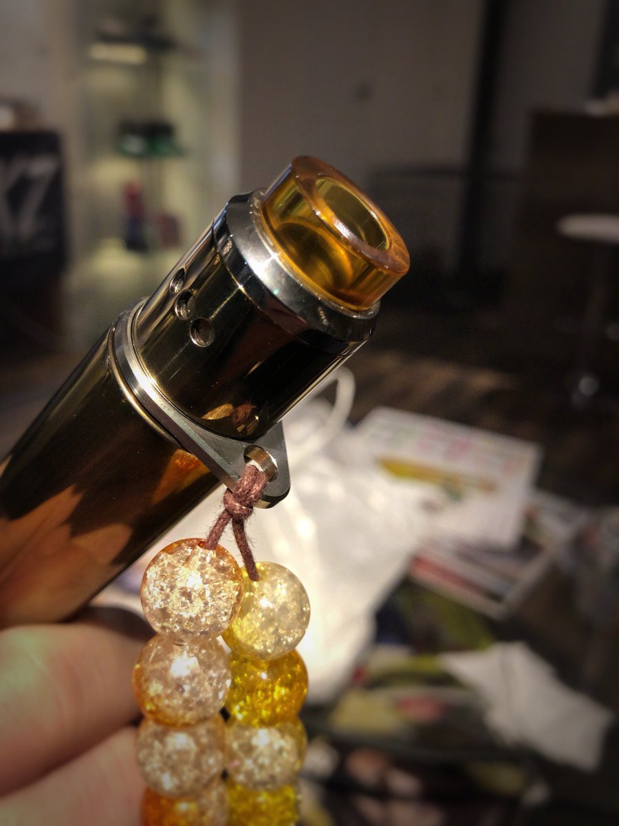 maco_vape's tweet photo. でさ、しれっとしてたけどこのリング素敵でしょ?✨チャーム着けるも良し、ストラップ着けて首から下げても良し(^^)
ご縁があって我が家に来ました
VAPEの輪って素晴らしい
thx!@rokugatsu10 @no_n_tn
#JuneRing #SKIP mod #VAPEの輪 https://t.co/9XHJVb4w97