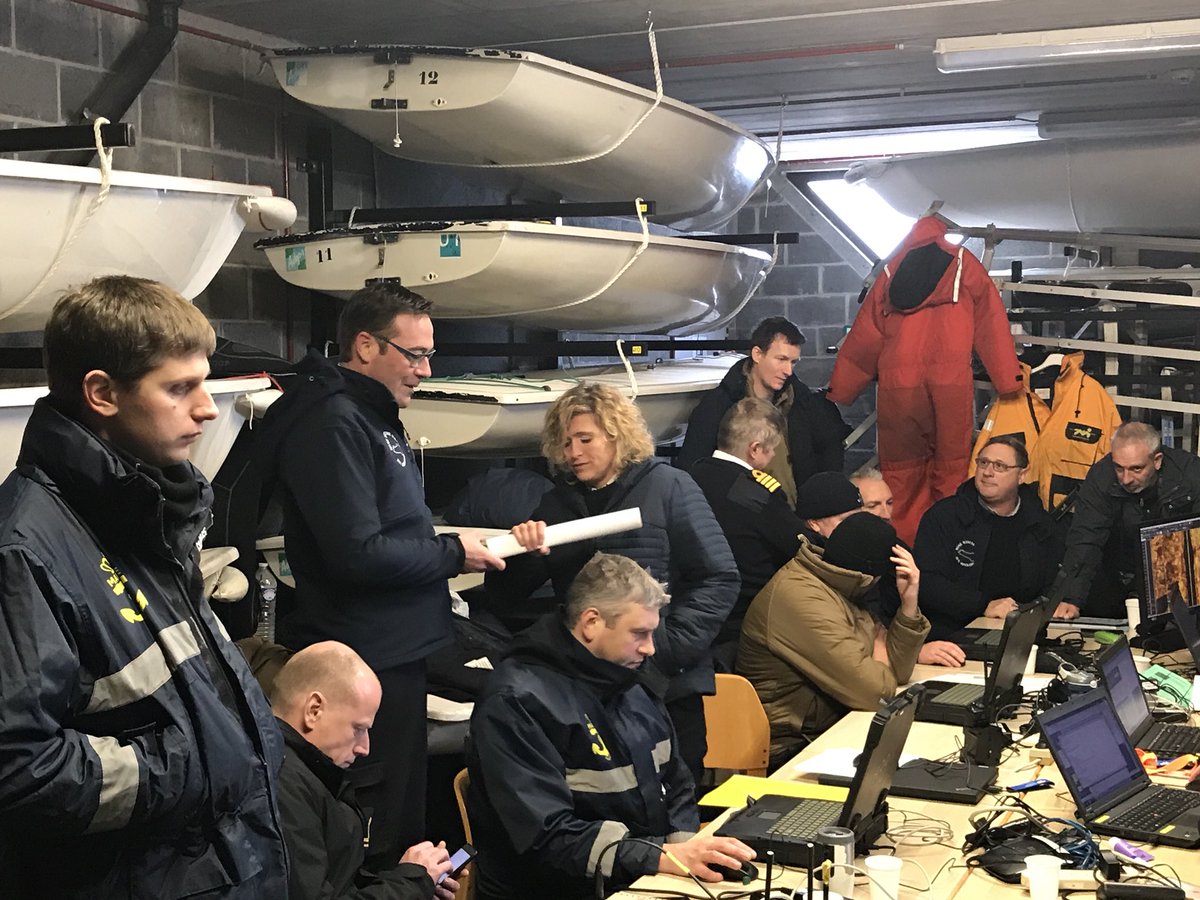 TheBelgianNavy's tweet photo. @BelgianNavyDOPS brengt een bezoek aan het VSWteam die traint bij LACS DE L'EAU D'HEURE. #Workingonthefuture #BelgianNavy2030 https://t.co/tdJATKENcD