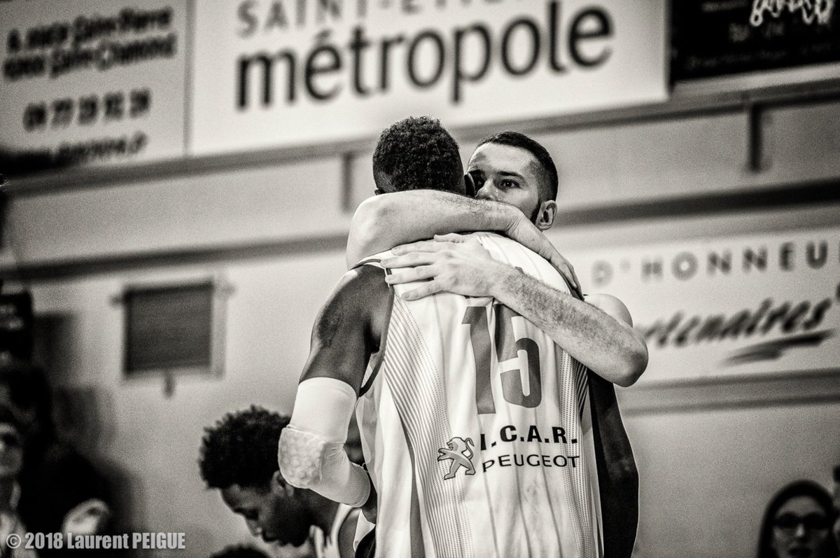 JonathanHoyaux's tweet photo. Victoire de 3 points hier face à @LMBasket ! 💪🏼🏀
Prochain match ce vendredi à domicile !
#SCBVG 🔴⚪️ https://t.co/n5idLbEW2Z