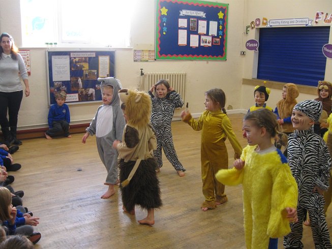 Hedgehog class have been practicing their jungle dance for tomorrow. With a dress rehearsal to the school and preschool.#goodluck