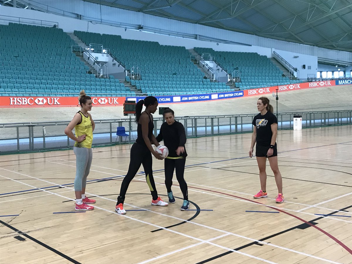 kjgreigy's tweet photo. Productive Wednesday morning session @cohanlon9 @TeamLeota @7abby9 & Joyce.... familiarisation, linking units & conversation ... 3 days to go! #preseason 🖤💛🐝 https://t.co/Wg1RyuWSvg