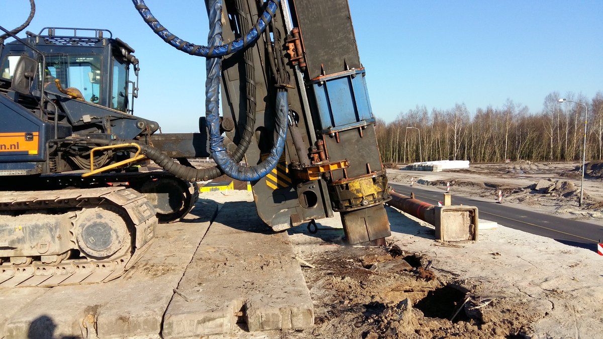 JMulder9's tweet photo. Aansluiting N391/N366 Eerste palen worden geslagen @ProvDrenthe @DeRooWegen@Platenkamp
@NONAKBV https://t.co/I2NkgIZ5sk