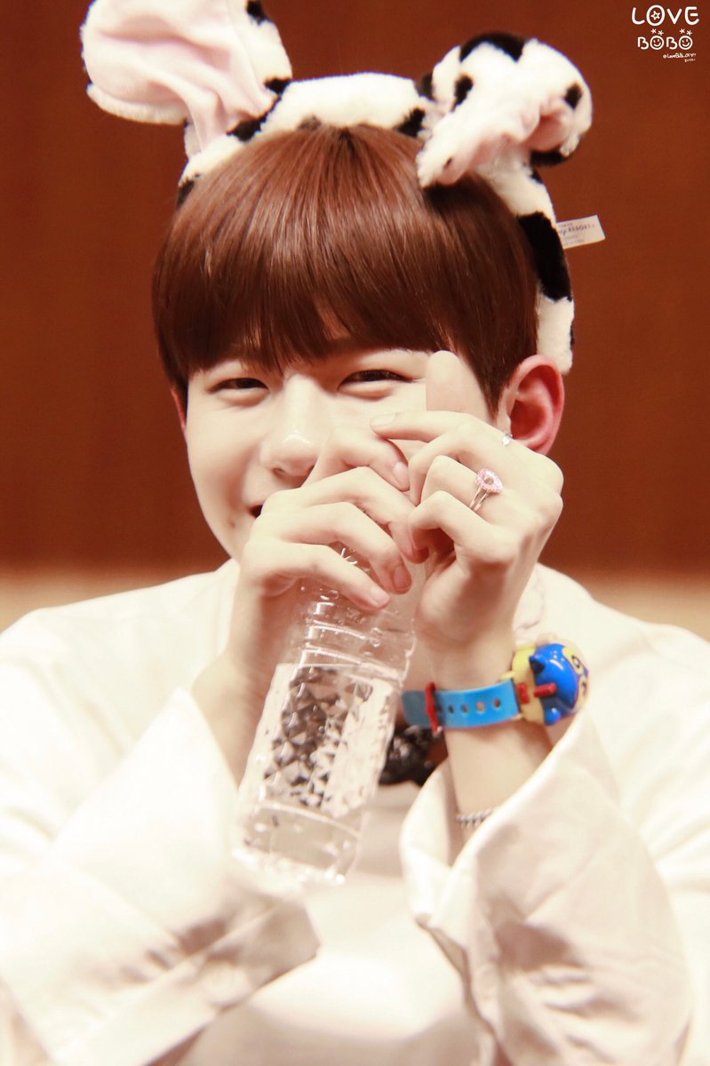 LoveBoBo_CN's tweet photo. 우주를 다 주고 싶어요.
#골든차일드 #Golden_Child
#Bo_Min #보민 #최보민 https://t.co/4JopxoaAyh