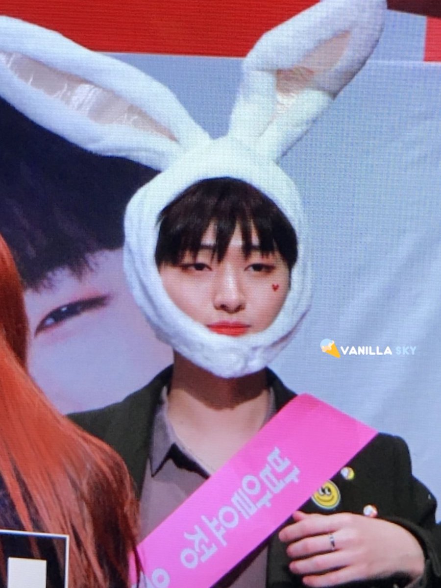 VANILLASKY38's tweet photo. 180207 롯데리아 팬싸인회 #워너원 #윤지성 
대왕토끼냐구 ㅠㅠㅠㅜㅜ 미치게따고 지짜 https://t.co/jgEQnsD3gy