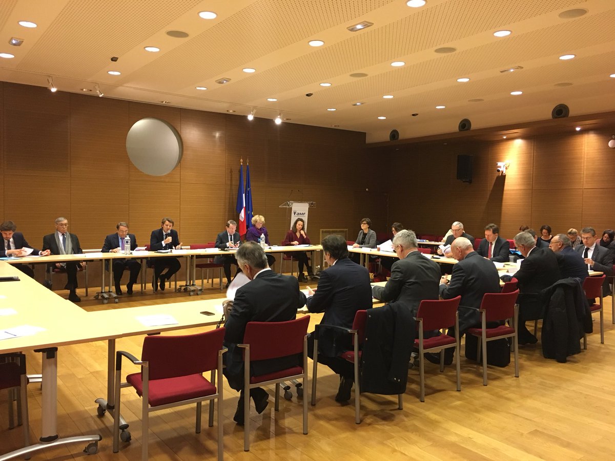 fredvalletoux's tweet image. Au bureau de @l_amf, consensus sur la proposition de @francoisbaroin de faire des principes #Autonomie et #LibreAdministration des collectivités locales des points majeurs de la future réforme constitutionnelle