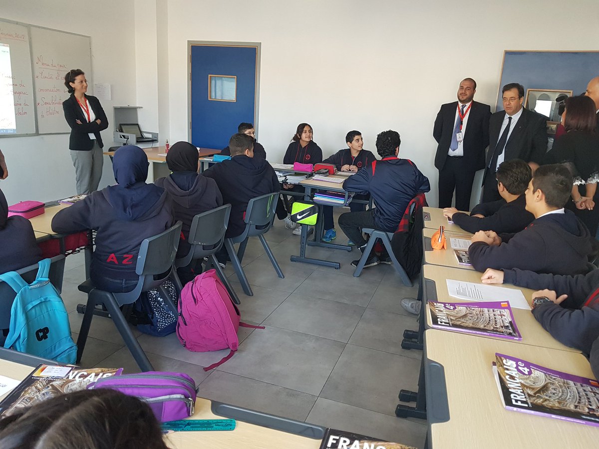 AmbaFranceLiban's tweet photo. Visite de @AzmSchool, établissement scolaire #CELF #LabelFranceEducation où plus de 700 élèves de la maternelle à la terminale suivent le cursus en langue française, soit la moitié de l'effectif de cette école bilingue français/anglais https://t.co/n4cgS8wa7r